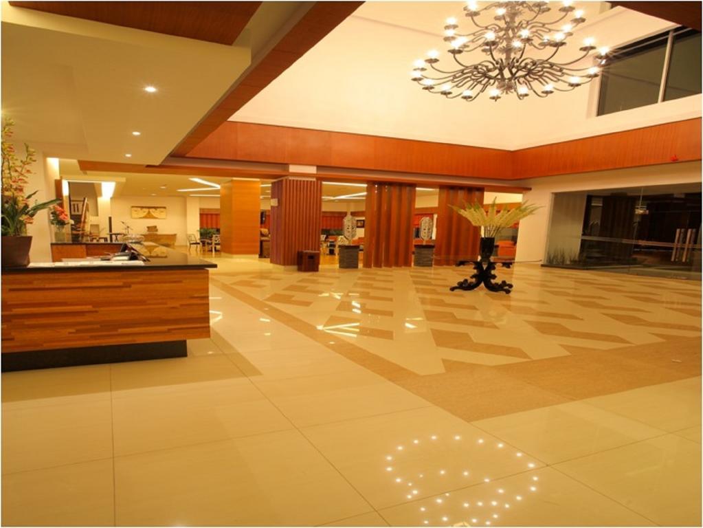 Aston Tanjung City Hotel Экстерьер фото