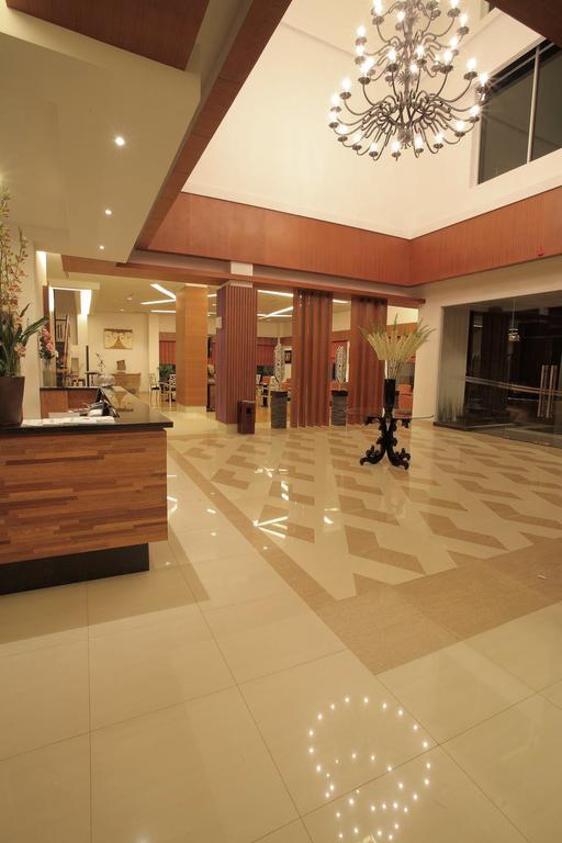 Aston Tanjung City Hotel Экстерьер фото