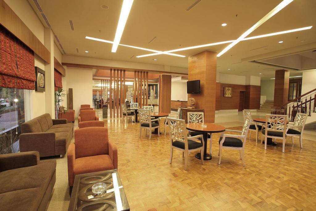 Aston Tanjung City Hotel Экстерьер фото
