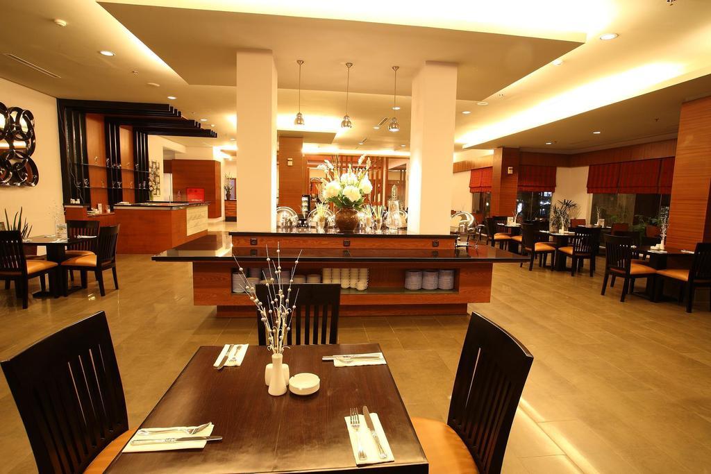Aston Tanjung City Hotel Экстерьер фото