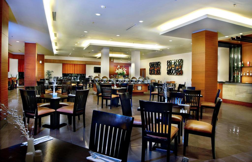 Aston Tanjung City Hotel Экстерьер фото