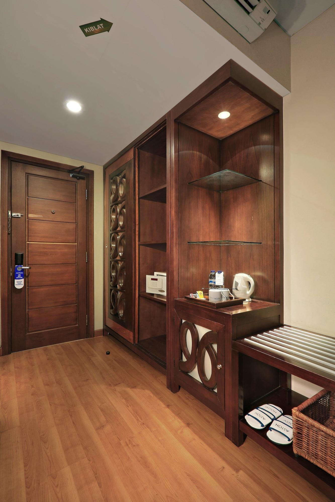 Aston Tanjung City Hotel Экстерьер фото