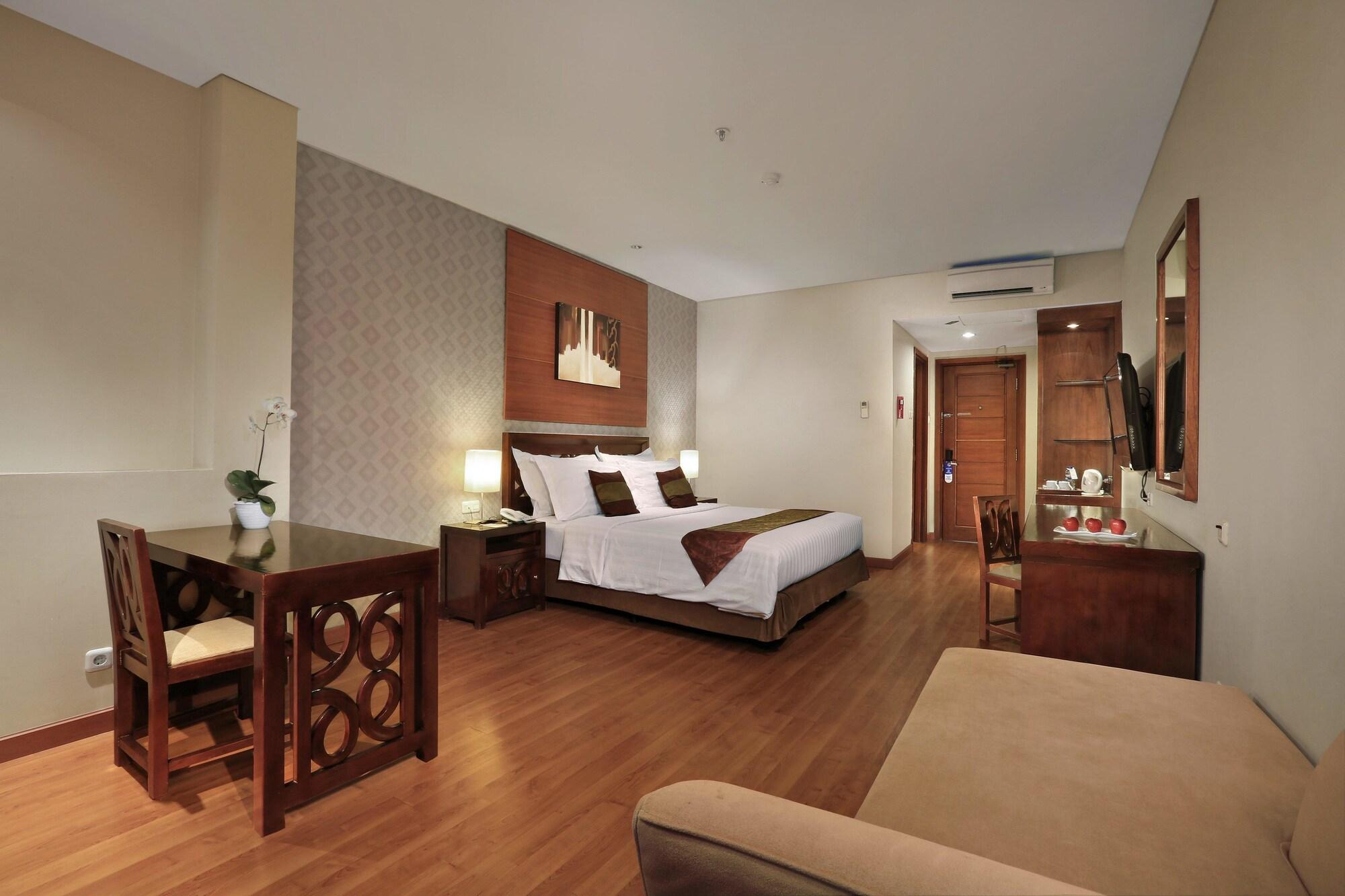 Aston Tanjung City Hotel Экстерьер фото