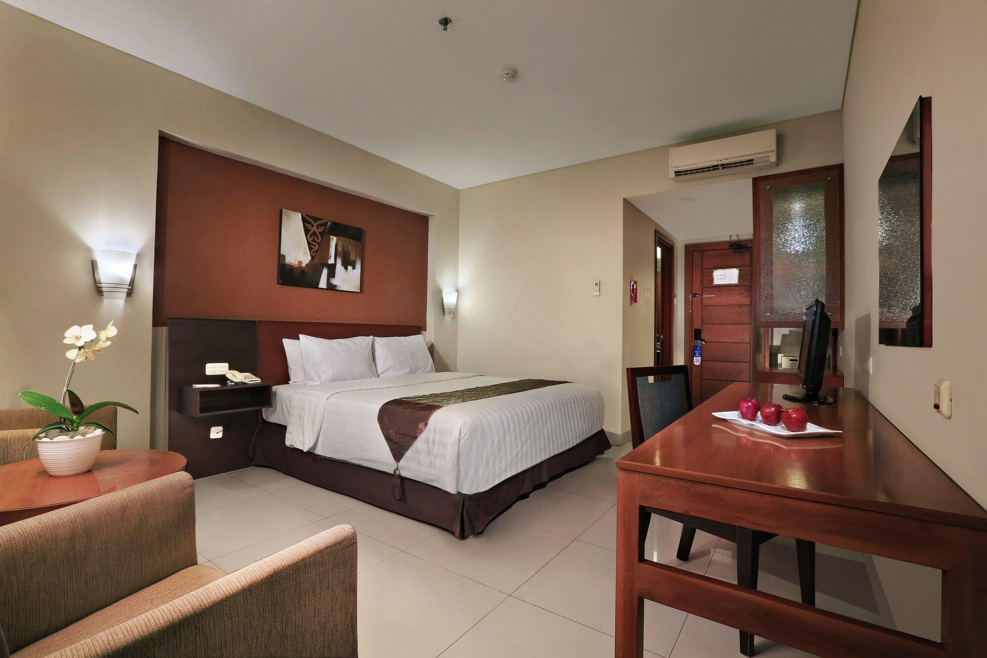 Aston Tanjung City Hotel Экстерьер фото