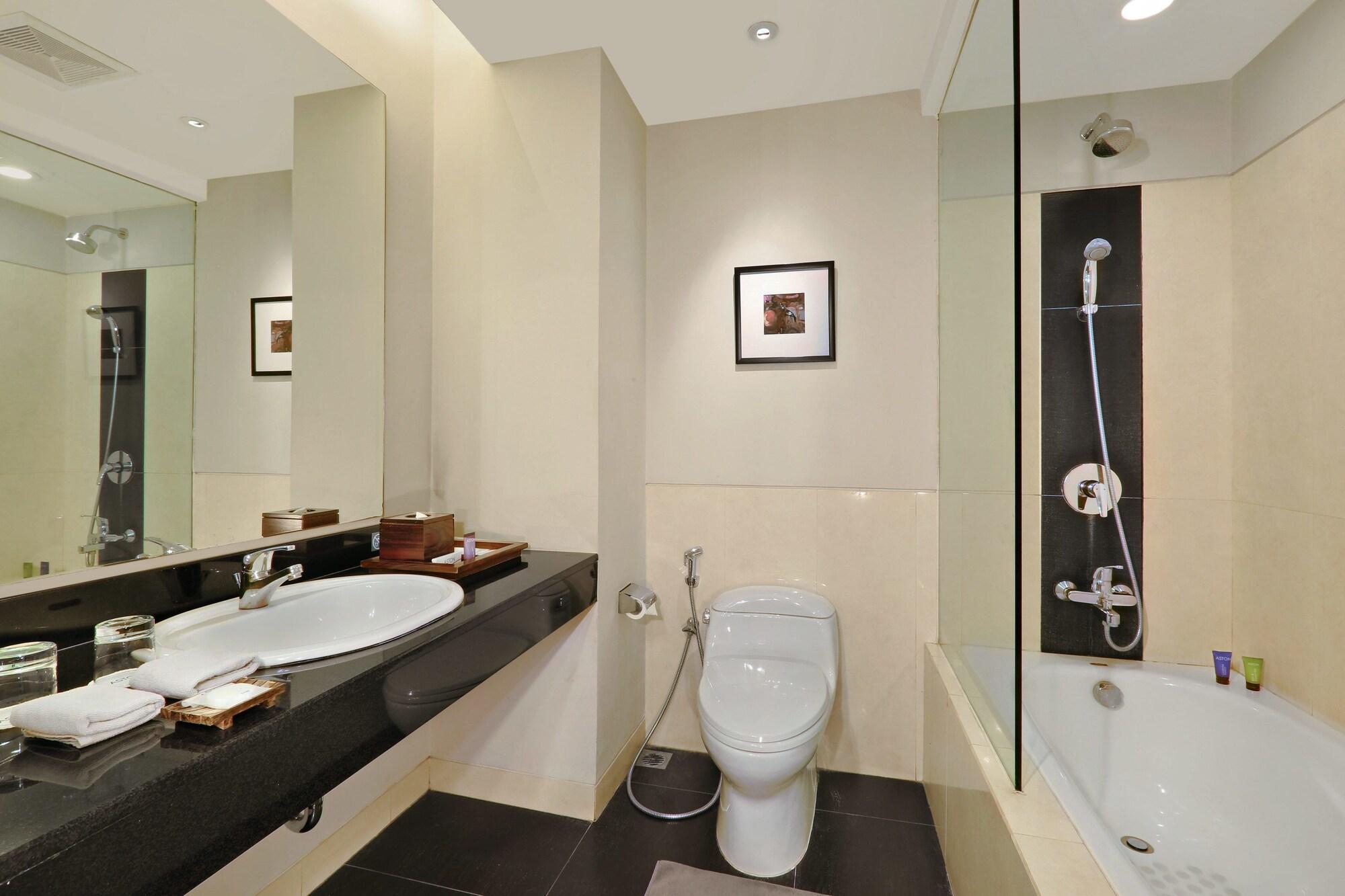Aston Tanjung City Hotel Экстерьер фото