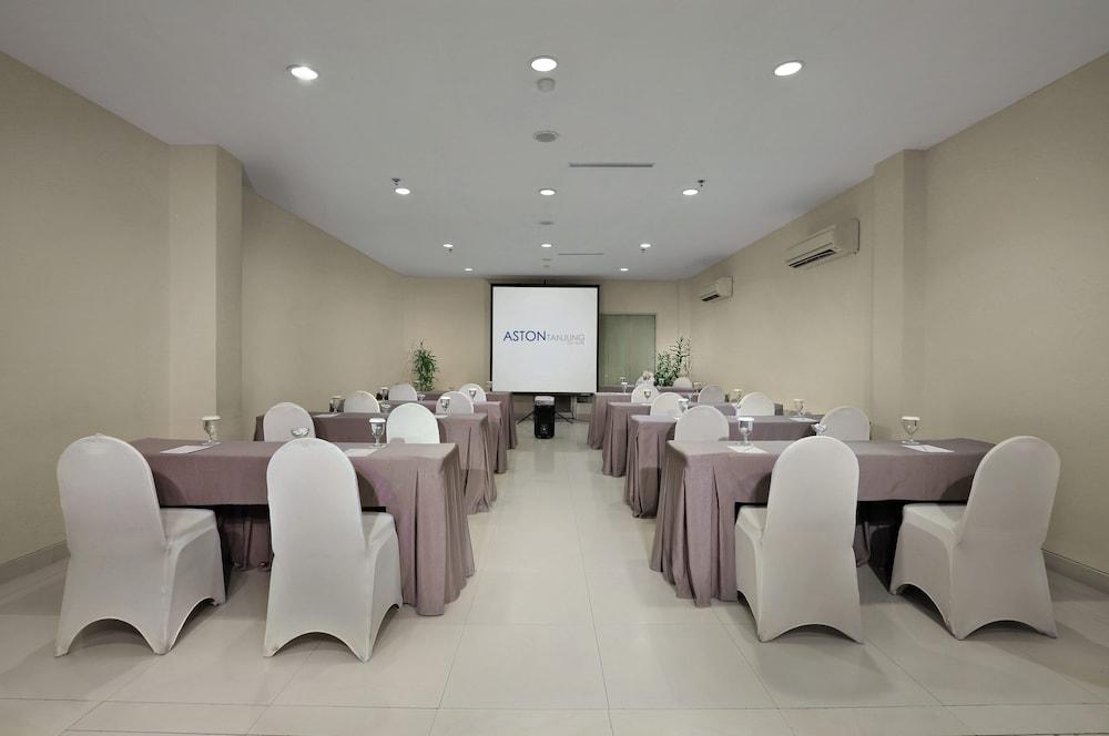 Aston Tanjung City Hotel Экстерьер фото