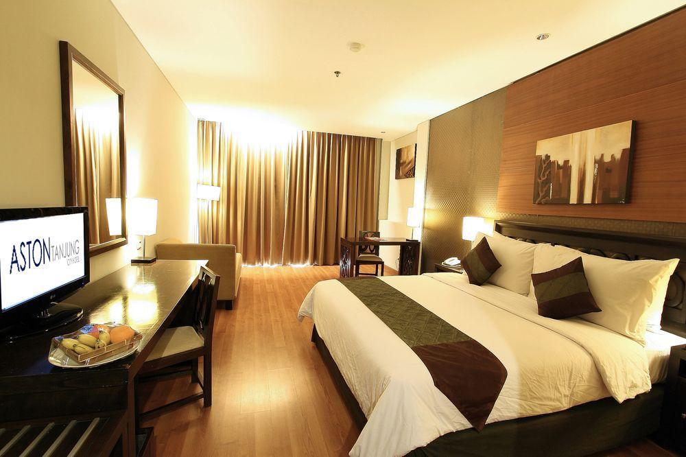 Aston Tanjung City Hotel Экстерьер фото