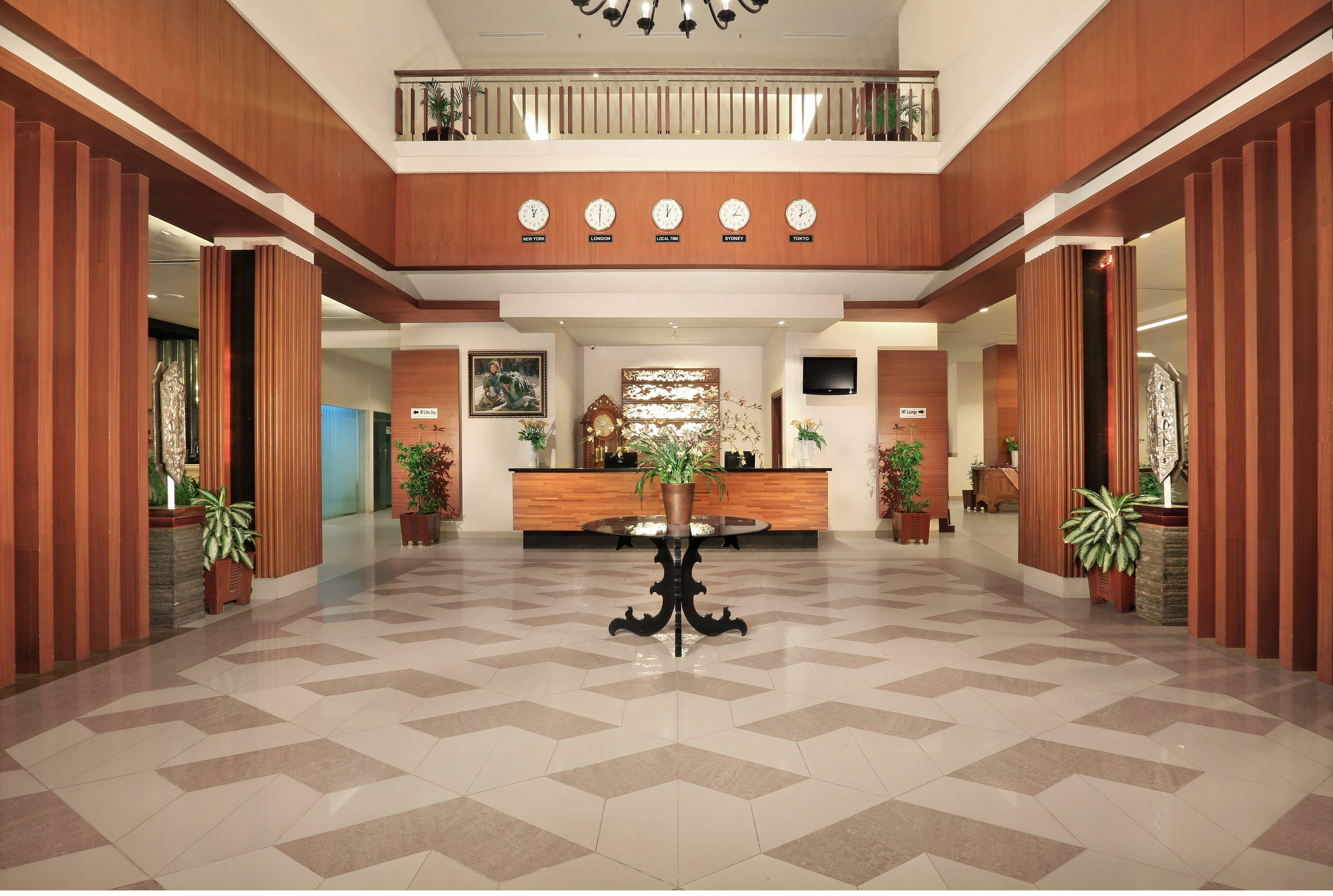 Aston Tanjung City Hotel Экстерьер фото