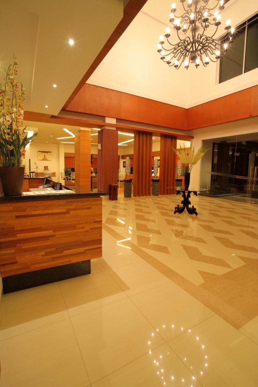 Aston Tanjung City Hotel Экстерьер фото