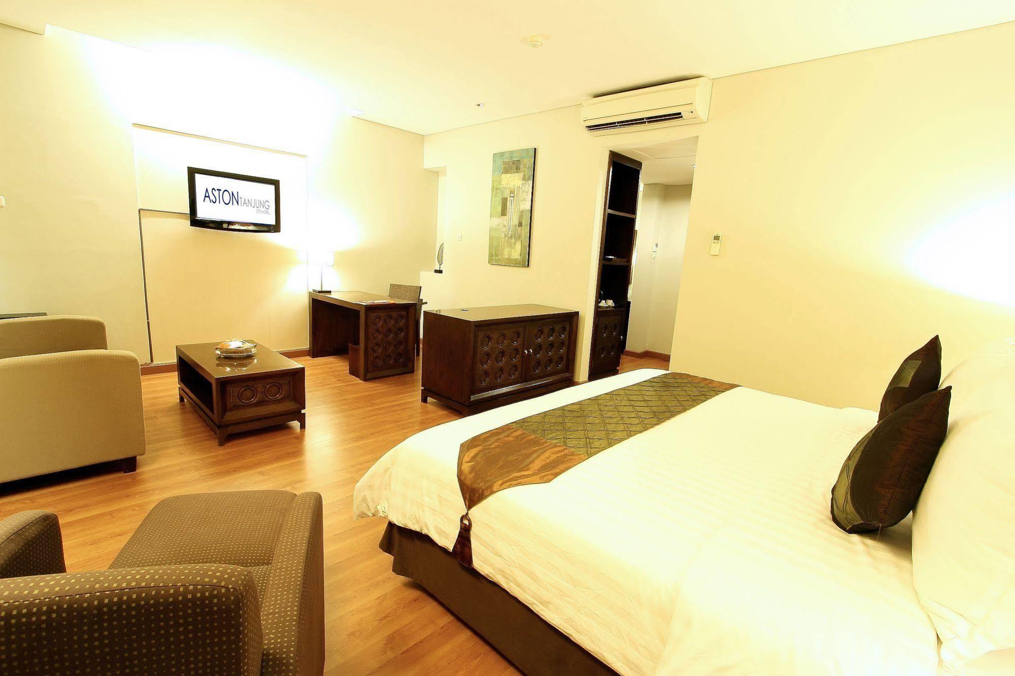 Aston Tanjung City Hotel Экстерьер фото