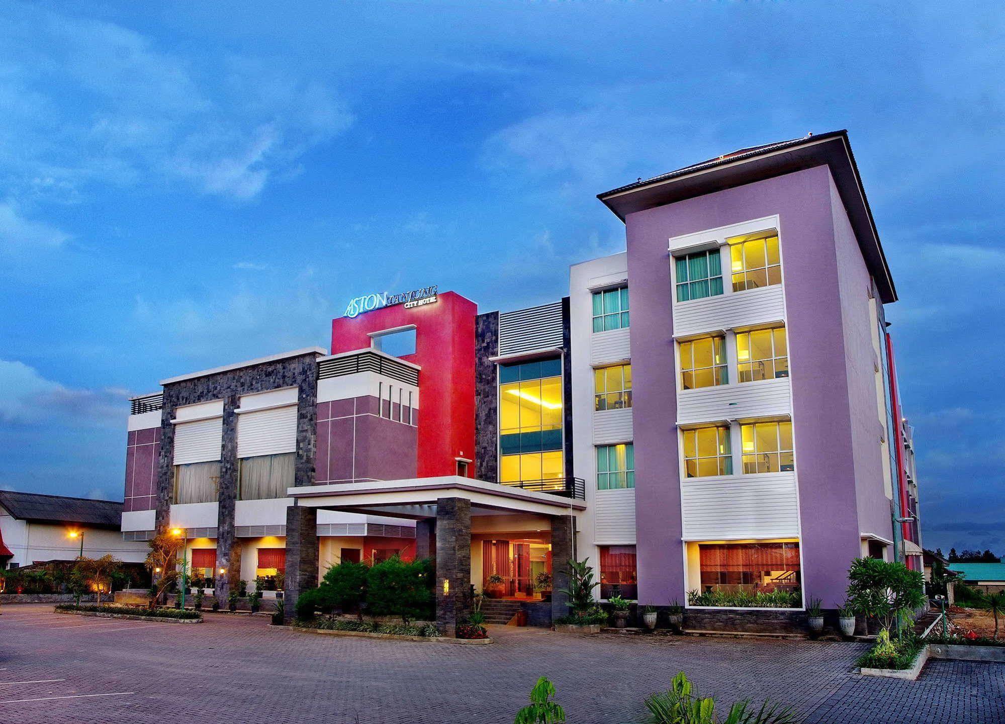 Aston Tanjung City Hotel Экстерьер фото