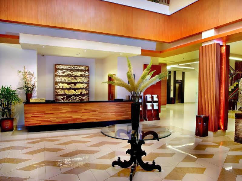 Aston Tanjung City Hotel Экстерьер фото
