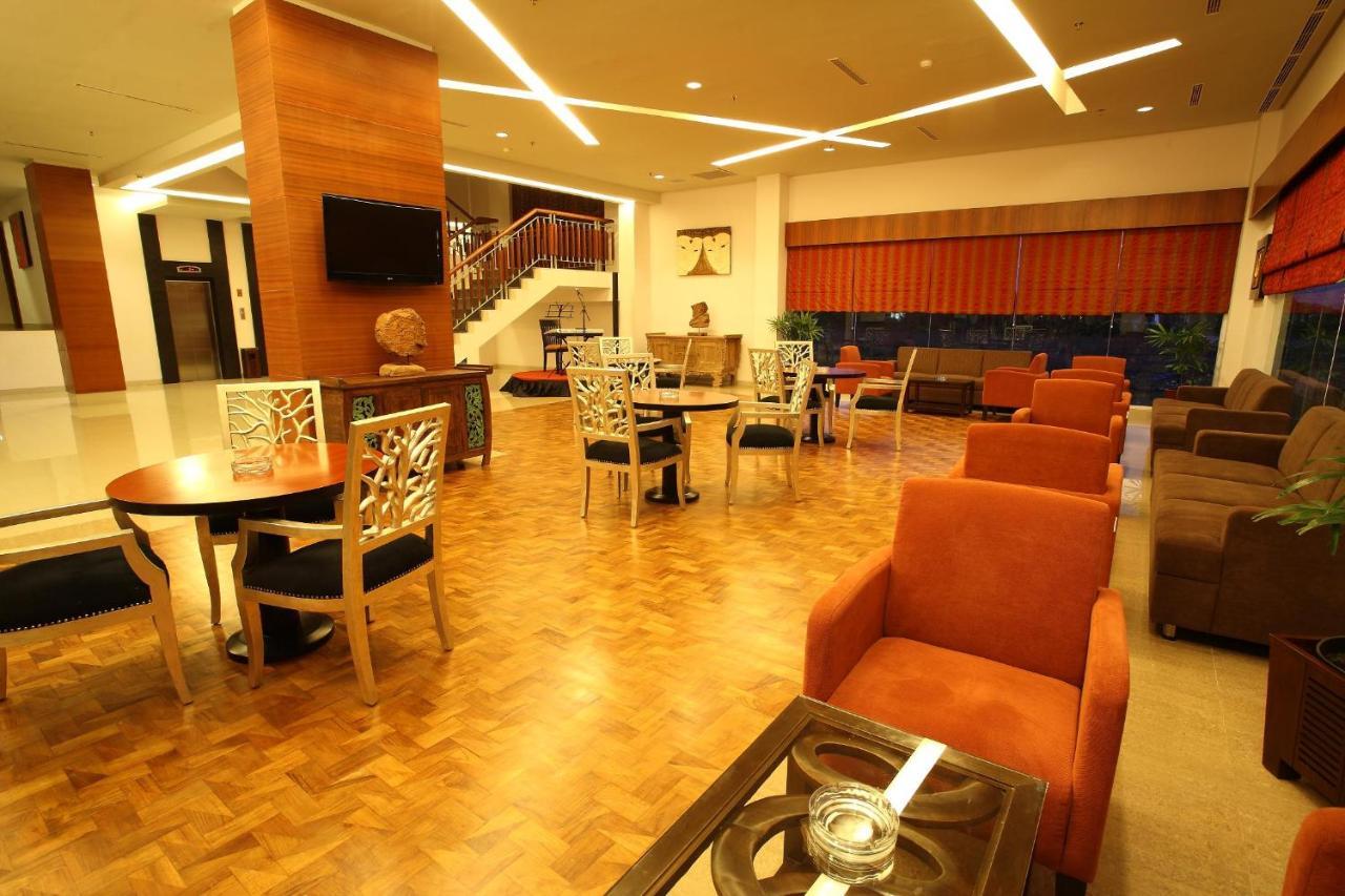 Aston Tanjung City Hotel Экстерьер фото