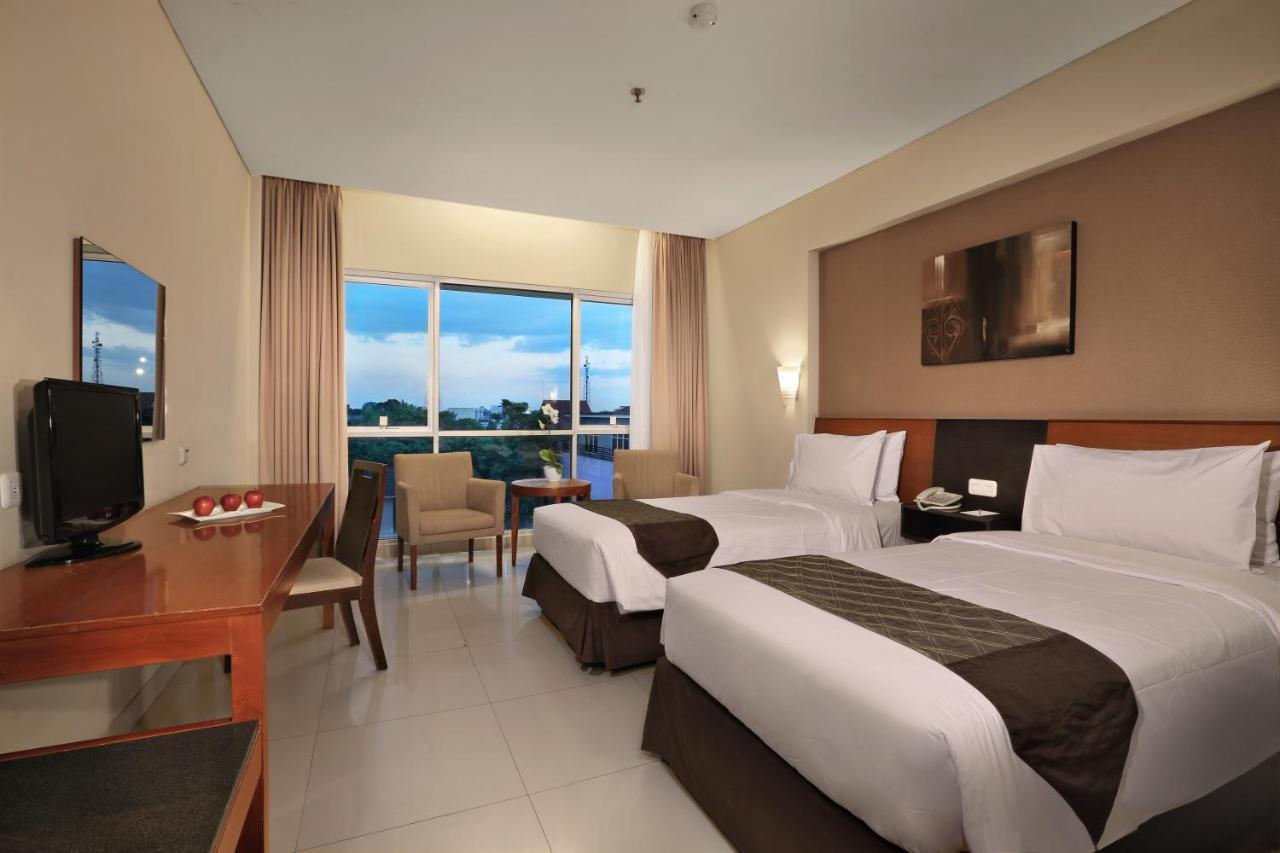 Aston Tanjung City Hotel Экстерьер фото
